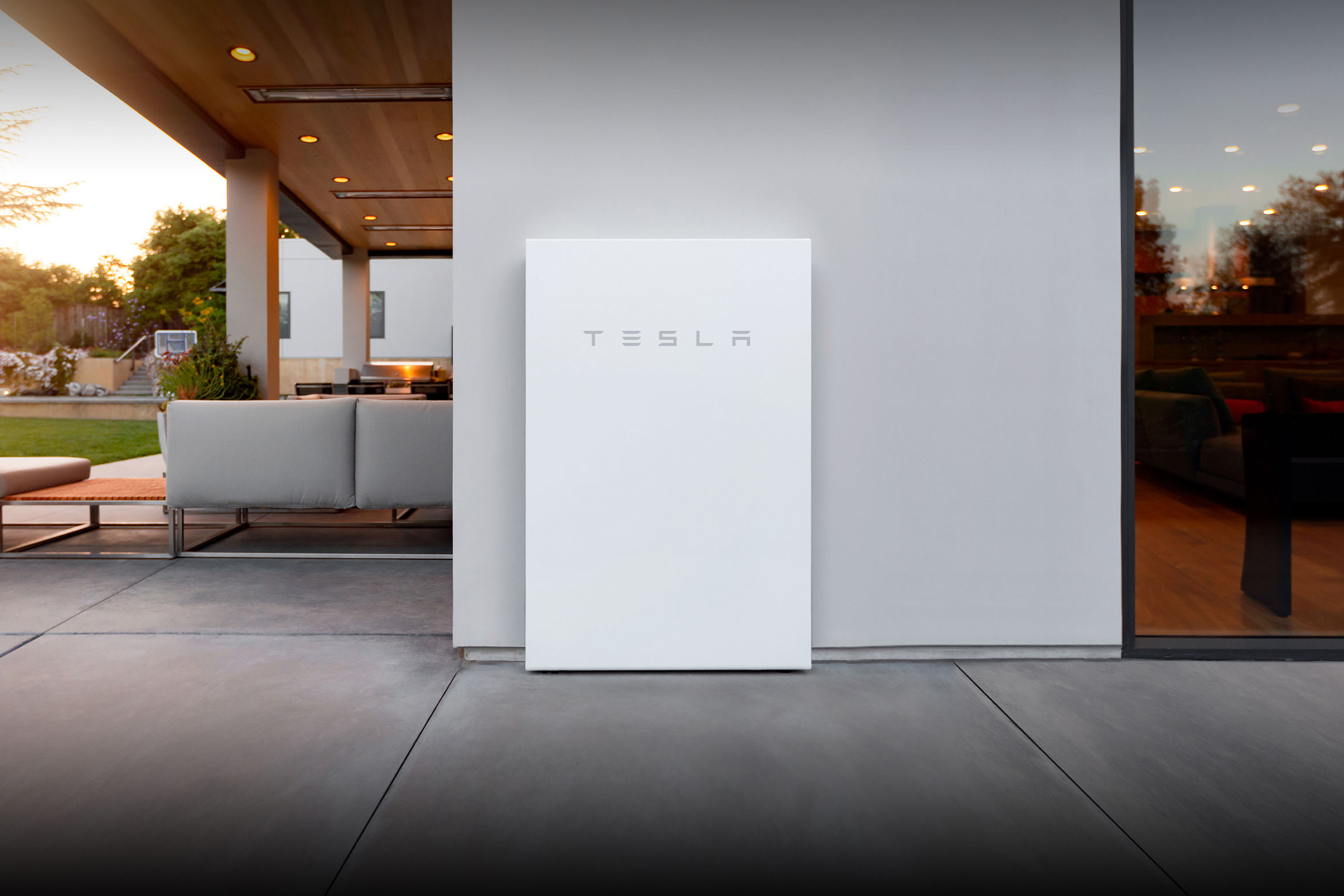 Tesla는 화상 위험으로 인해 10,000개 이상의 Powerwall 2 배터리를 리콜합니다
