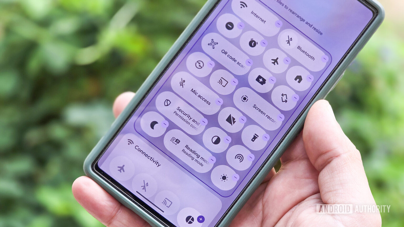 삼성은 마침내 다크 모드의 가장 큰 홈 화면 눈에 거슬리는 문제를 고칠 수도 있습니다