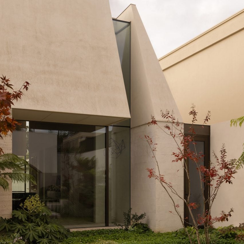 멜버른의 "조용하지만 강력한" 집은 사원 건축을 참조합니다