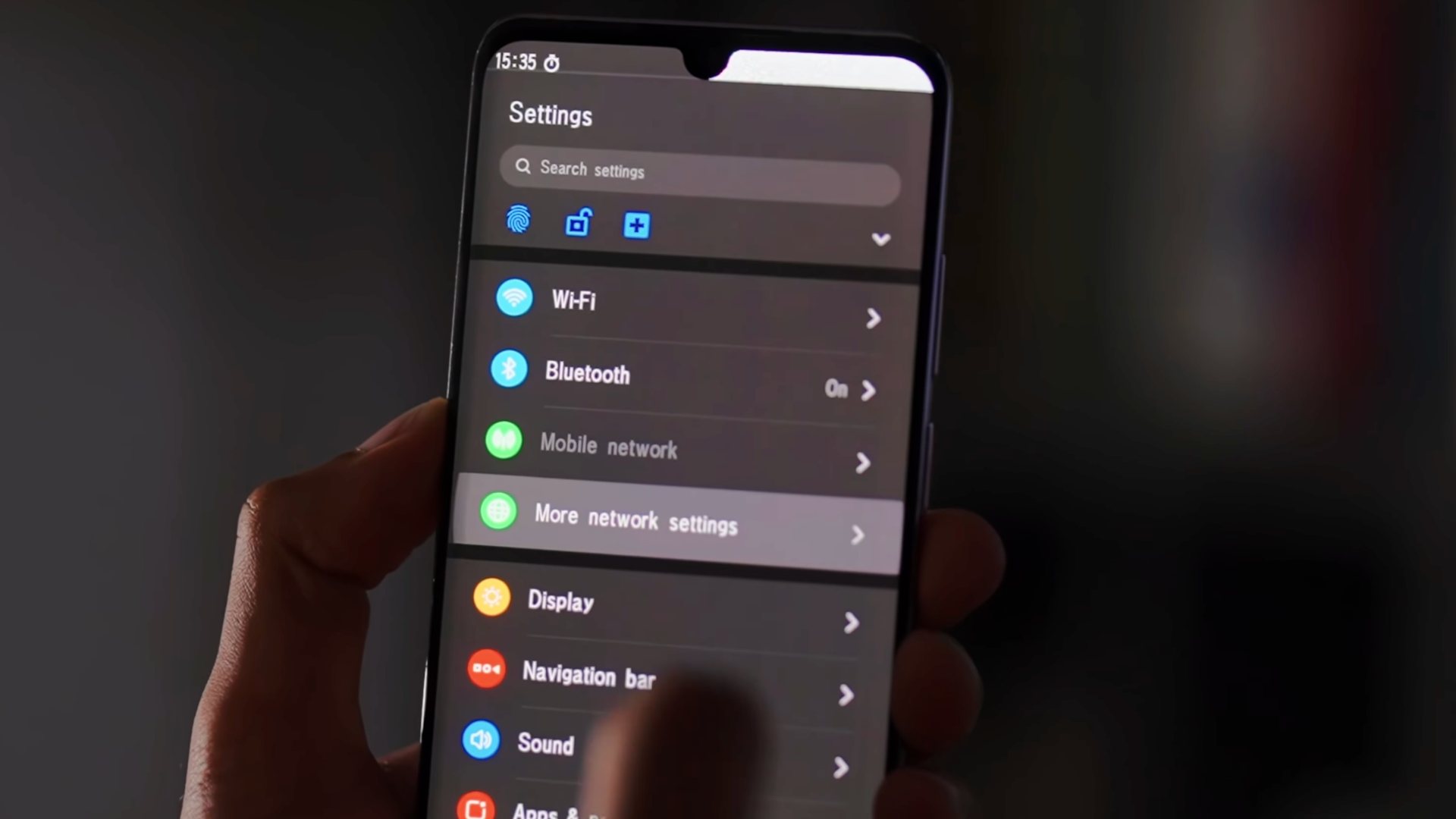 YouTuber는 세계에서 가장 검열되고 감시되는 Android 휴대폰을 공개합니다