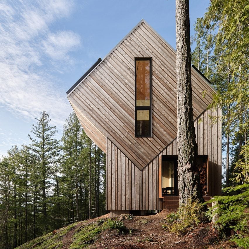 Daria Sheina Studio는 독립형 브리티시 컬럼비아 캐빈을 설계합니다