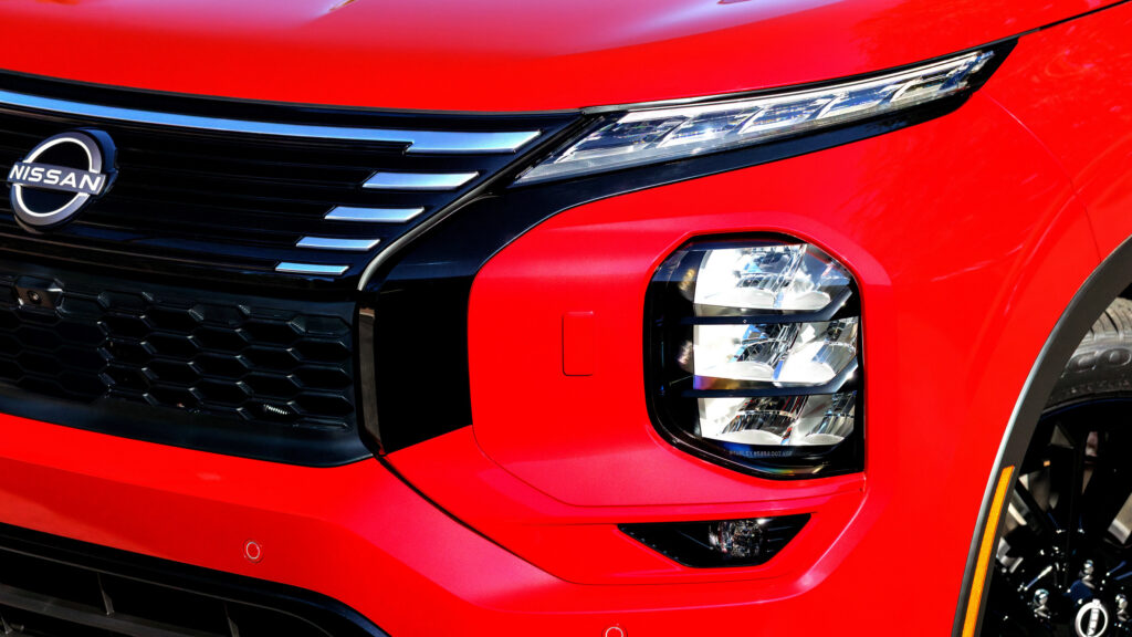 닛산의 새로운 로그 플러그인 하이브리드는 닛산도 아니다