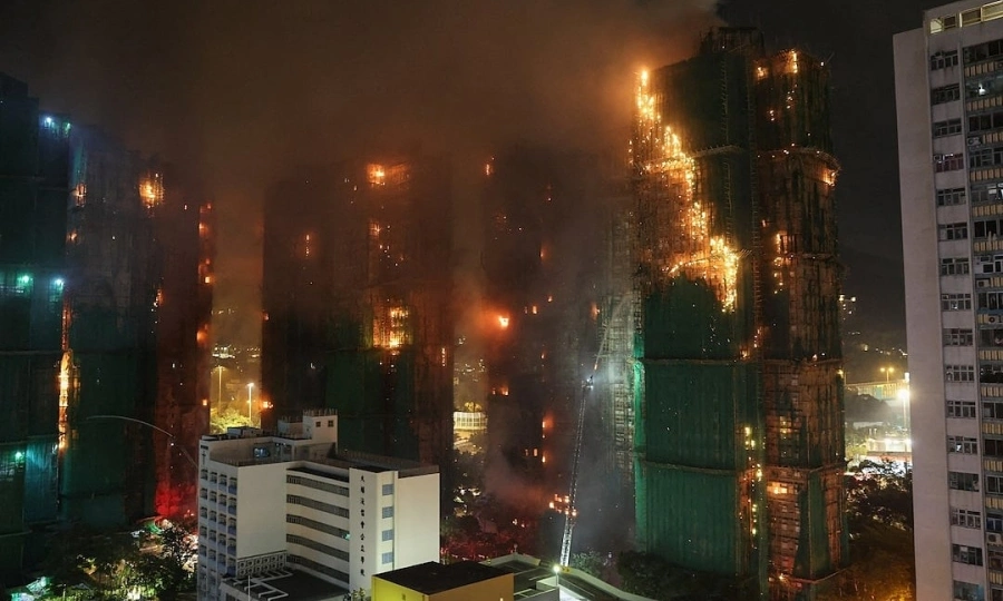 수십년 만에 발생한 홍콩 최악의 화재로 대나무 비계 안전에 대한 긴급 의문 제기